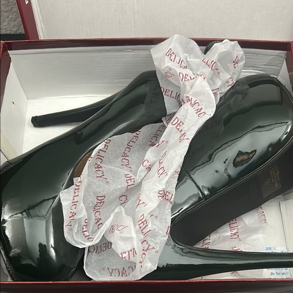 Delicacy Patent Green Heels - Picture 2 of 3